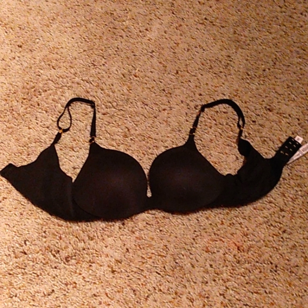 NWT Victoria Secret incredible push up bra 32b
